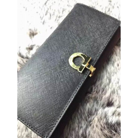 Ferragamo wallet in black color with gold Gancio buckle-SFW-K2367